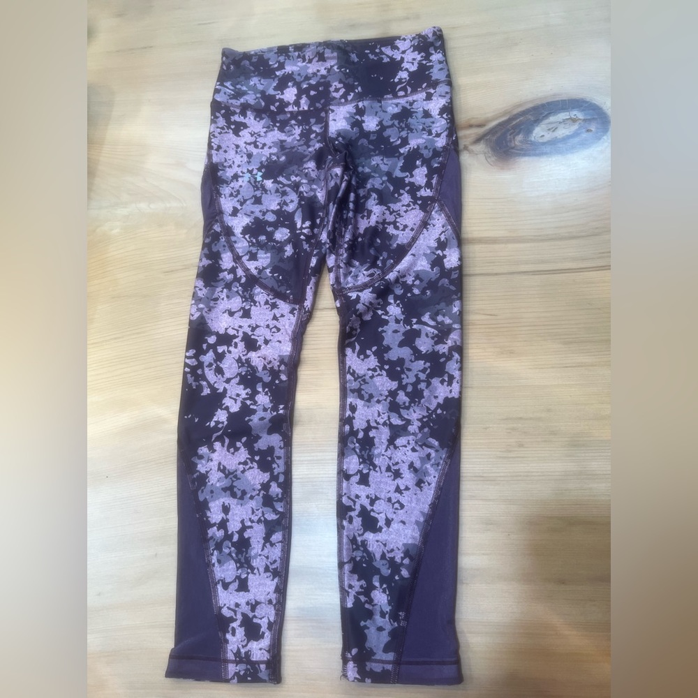 Under Amour heatgear leggings. Size small.